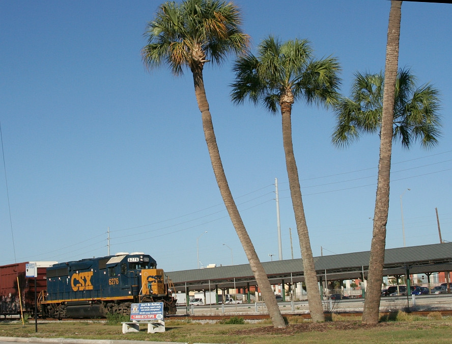 CSX 6276 leading Y226